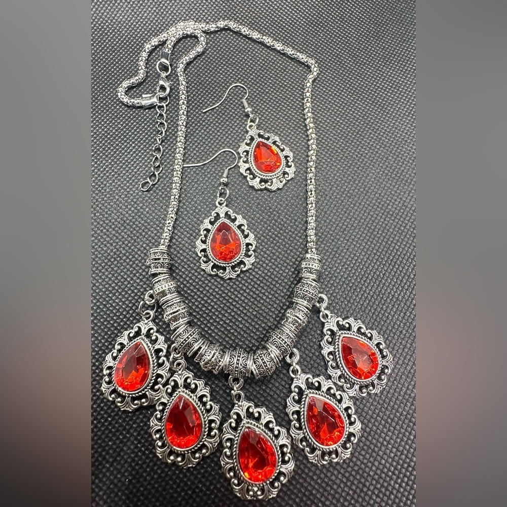 💎❤️STUNNING Vintage Silver Tone & Vermillion Dangle Necklace Earrings 💎❤️ - Picture 11 of 16